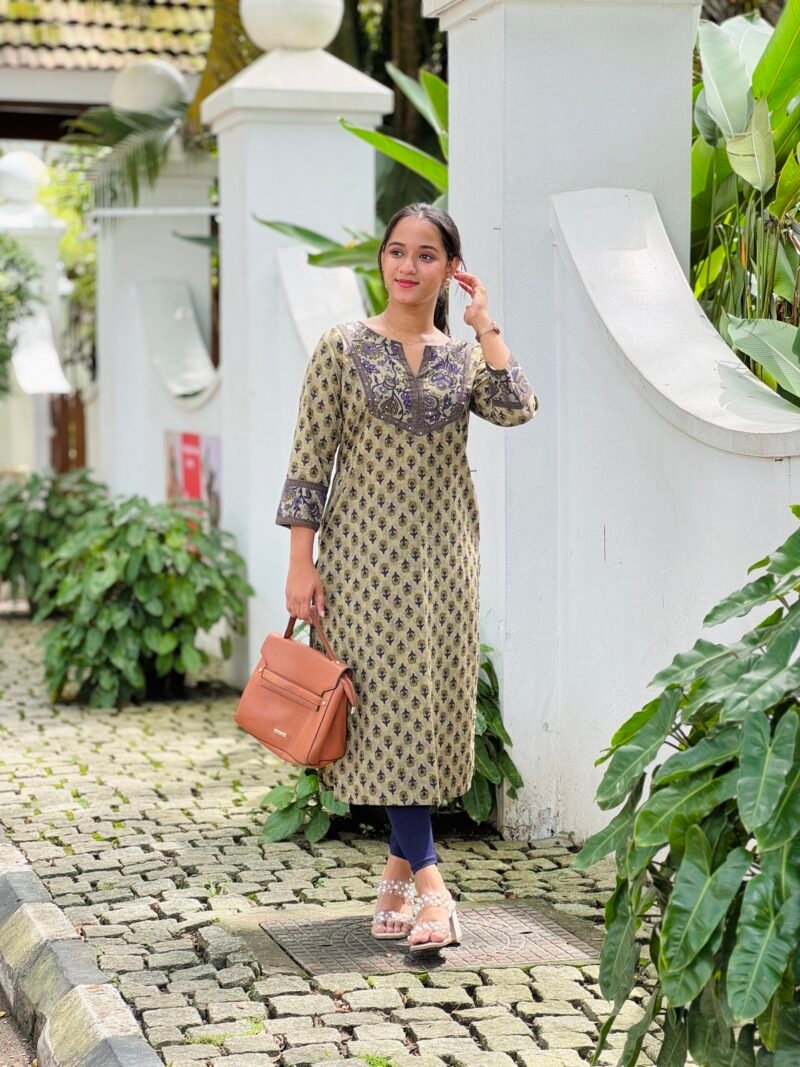 kaveri kurtha top