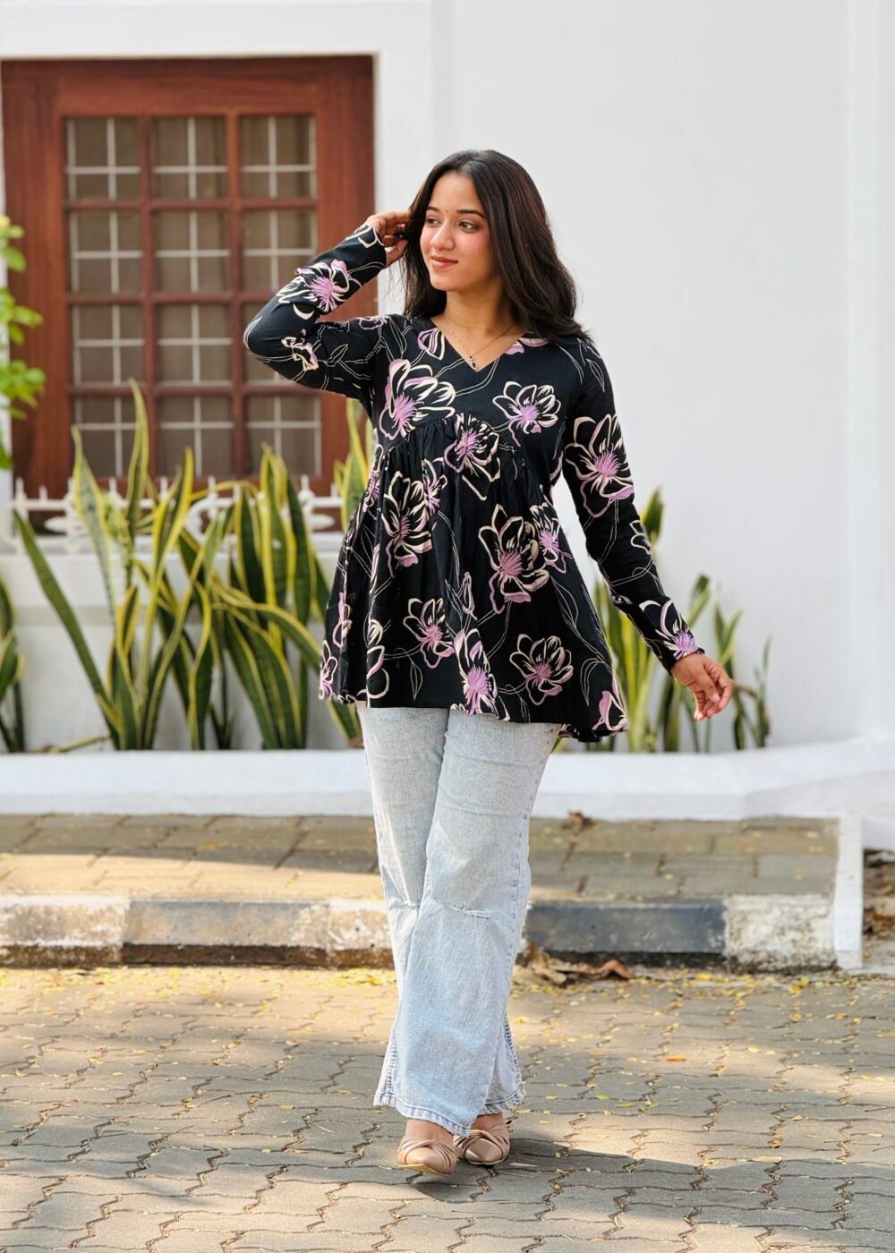 myra short top