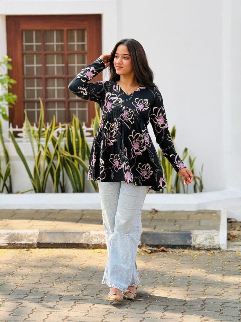 myra short top