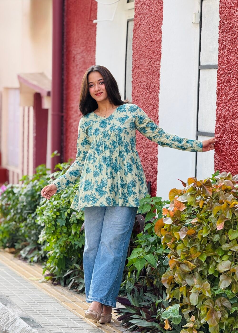 elara short top
